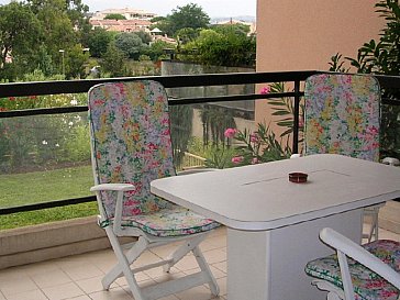 Ferienwohnung in Antibes Juan les Pins - Ruhige Terrasse für Frühstück oder ein Glas Wein