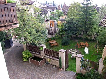 Ferienwohnung in Tramin - Innenhof und Garten