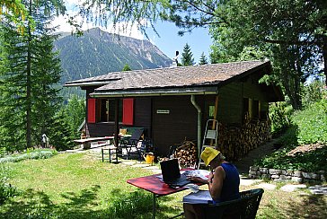 Ferienhaus in Bergün - Terrasse/Eingang/Garten