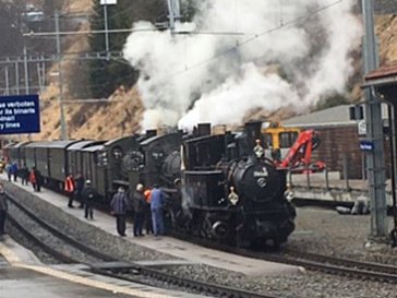 Ferienhaus in Bergün - Dampflok - zug bei der Station Bergün