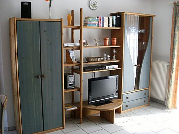 Ferienhaus in Nessmersiel - Wohnzimmer Einbauwand