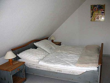 Ferienhaus in Nessmersiel - Schlafzimmer mit Doppelbett