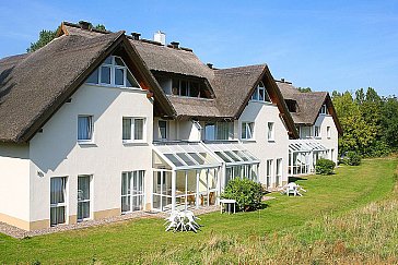 Ferienwohnung in Lobbe - Das Reetgedeckte Strandhaus Mönchgut von Aussen