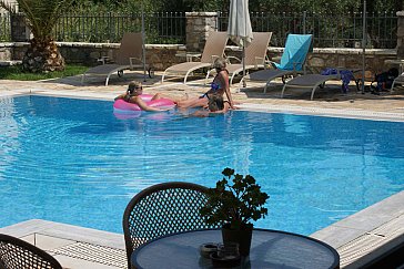 Ferienwohnung in Aegion-Longos - Relaxen am Pool von Harmony