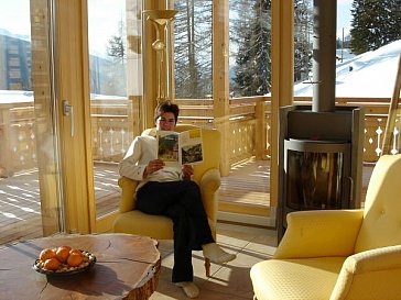 Ferienhaus in Davos - Wohnzimmer mit Schwedenofen