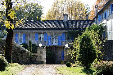 Ferienhaus in Saint Didier sous Aubenas - Hauptgebäude mit Innenhof