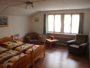 Ferienwohnung in Niederried - Zimmer Bergseite