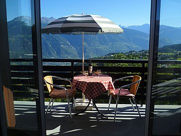 Ferienwohnung in Crans-Montana - Grosser Südbalkon lädt zum Entspannen ein