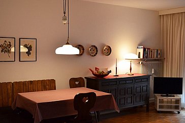 Ferienwohnung in Crans-Montana - Essplatz im Wohnzimmer