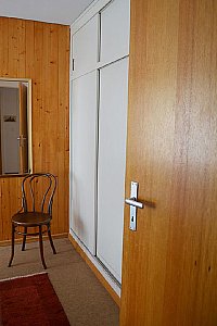 Ferienwohnung in Crans-Montana - In jedem Schlafzimmer befindet sich ein Schrank