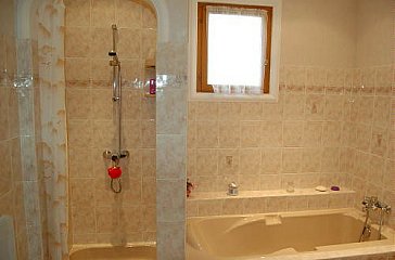 Ferienhaus in Aups - Modernes Bad mit Wanne und Dusche