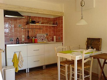 Ferienwohnung in St. Julien de Peyrolas - Küchenzeile