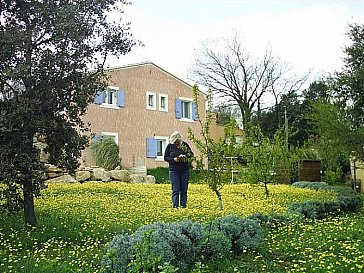 Ferienwohnung in St. Julien de Peyrolas - Der Garten am Haus
