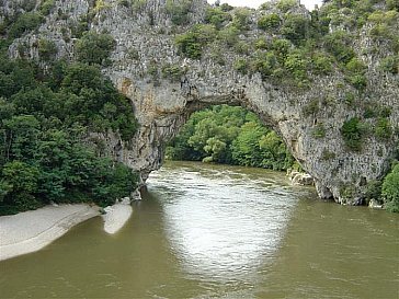 Ferienwohnung in St. Julien de Peyrolas - Der Pont d`Arc an der l`Ardeche