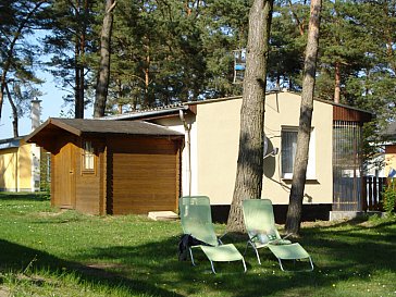 Ferienhaus in Plau am See-Quetzin - Bungalow 26 - Rückseite mit Schuppen