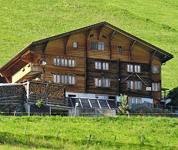 Ferienwohnung in Achseten - Aussenansicht von der Strasse