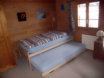 Ferienwohnung in Achseten - Kinderzimmer Ausziehbares Bett