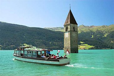 Ferienwohnung in Reschen - Reschensee mit Kirchturm