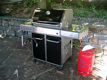 Ferienwohnung in Vira-Gambarogno - Der Grill auf der Terrasse