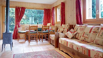 Ferienhaus in Ayer - Wohnzimmer mit Holzofen