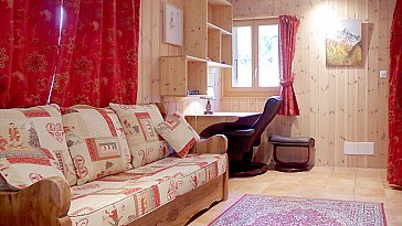 Ferienhaus in Ayer - Wohnzimmer mit Holzofen