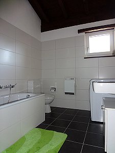 Ferienhaus in Scareglia-Valcolla - Bad, WC mit Waschmaschine/Tumbler
