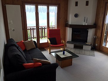Ferienwohnung in Veysonnaz - Heimeliges Wohnzimmer mit Cheminée, Radio und TV