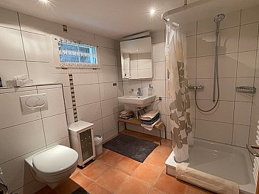 Ferienwohnung in Schachen-Reute - Bad mit Lavabo, WC, Dusche