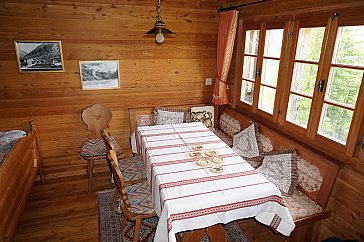 Ferienwohnung in Saas-Almagell - Stube Esstisch