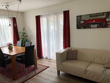 Ferienwohnung in Rapperswil - Wohnzimmer mit Balkon