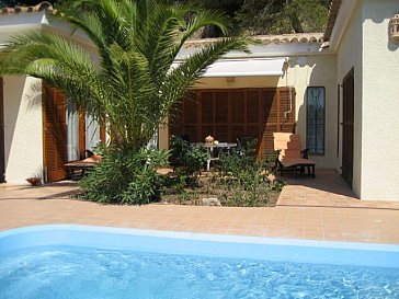 Ferienhaus in Camp de Mar - Terrasse und Pool