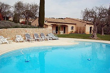 Ferienhaus in Biot - Villa und Pool eingebettet im Olivenhain
