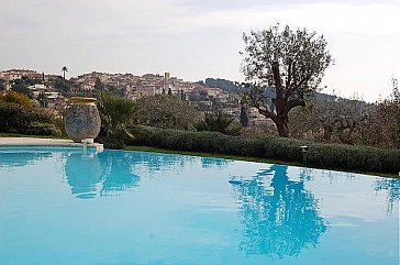 Ferienhaus in Biot - Vom Pool Blick auf Biot und das Meer