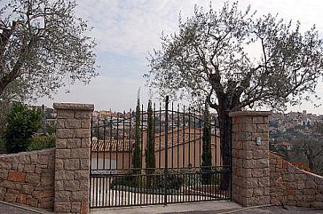 Ferienhaus in Biot - Einfahrt zur Luxusvilla La Mountade