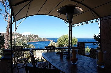 Ferienhaus in Le Trayas - Blick von einer der zahlreichen Terrassen