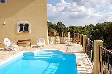 Ferienhaus in Cotignac - Der Pool bietet Abkühlung an heissen Sommertagen