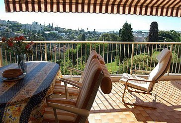 Ferienwohnung in Antibes Juan les Pins - Speisen auf der Terrasse mit Meerblick