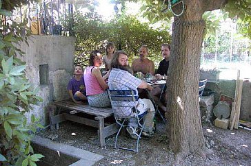 Ferienhaus in Valros - Essen unter dem Maulbeerbaum