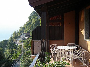 Ferienwohnung in Maccagno - Teilweise überdeckter Balkon