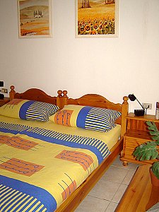 Ferienwohnung in Maccagno - Schlafzimmer mit Doppelbett