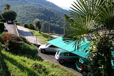 Ferienwohnung in Maccagno - Ein gedeckter reservierter Autoparkplatz