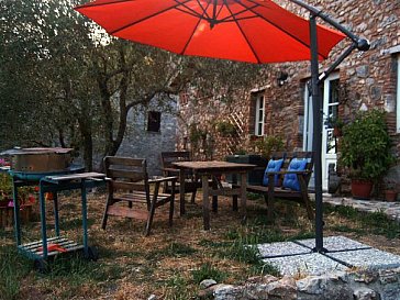 Ferienhaus in Camaiore - Sitzplatz mit Grill