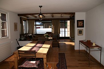 Ferienwohnung in Klosters - Blick von der Küche Richtung Wohnzimmer