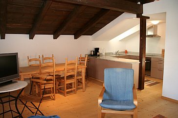 Ferienwohnung in Klosters - Esstisch und Küche