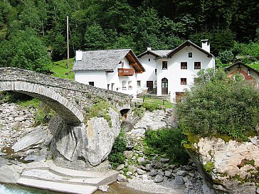 Ferienwohnung in Grono - Alte Steinbrücke im Calancatal