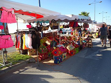 Ferienhaus in Nissan lez Enserune - Markt in St. Pierre