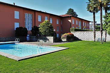 Ferienwohnung in Ascona - Solarbeheizter Aussenpool 5x10m mit Liegewiese