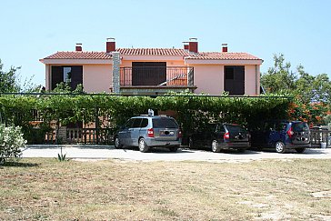 Ferienwohnung in Biograd na Moru - Grosser eingezäumter Parkplatz. Ideal für Hunde