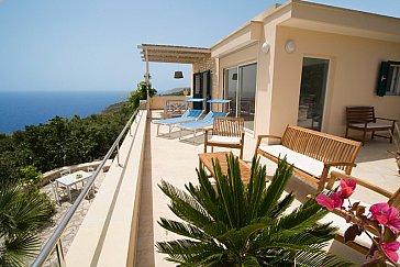 Ferienhaus in Marina di Novaglie - Terrasse mit wunderbarer Aussicht