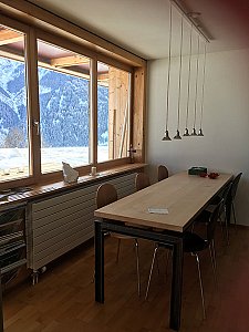 Ferienwohnung in Sent - Esstisch